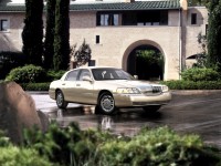 Lincoln Town Car photo